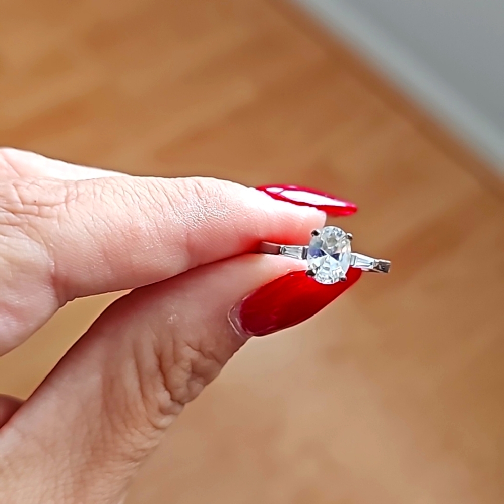 Adjustable costume ring